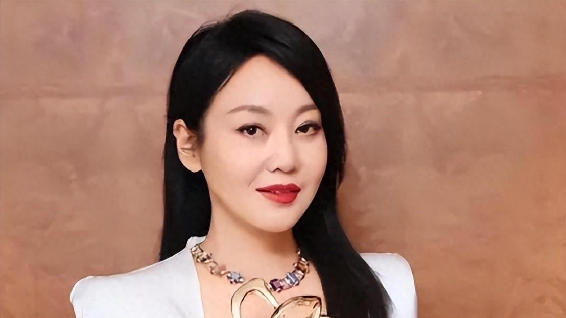 姜还是老的辣？闫妮的爱情，人生的另一种精彩