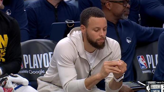 勇士憾负！波杰28+6+4，赛后库里走入场内，一把抱住兰德尔