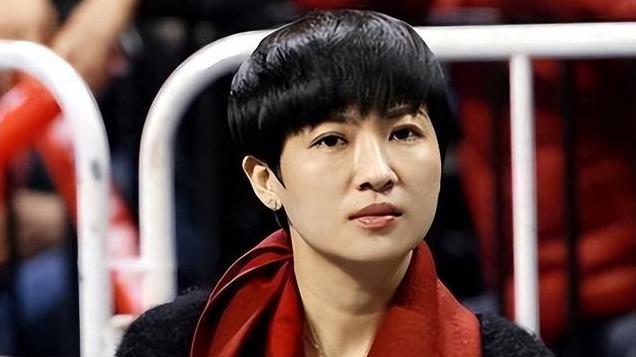 CBA最美女老板：身材颜值一绝，年纪轻轻就当上了总经理