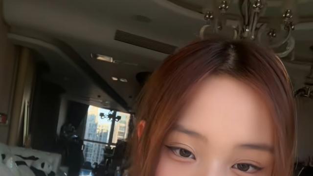 12岁甜馨近照被质疑医美，发声称自己不会整容，亲妈直接躺枪
