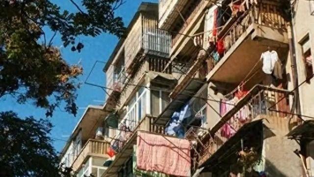 注意：继承父母的房子，再出售，不用全额交20%个人所得税了！