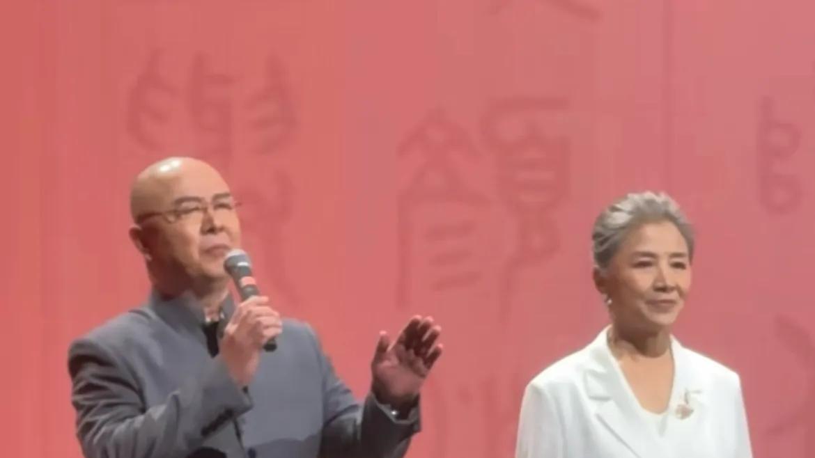当66岁迟蓬和66岁徐少华站一起，我才明白，什么叫“相由心生”