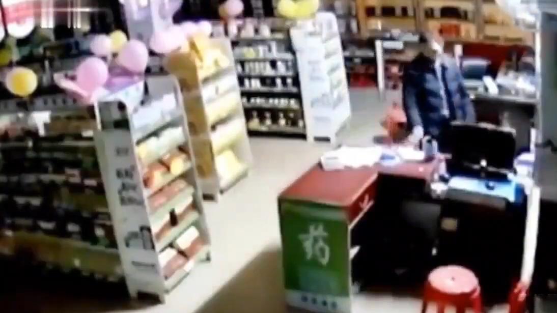 深夜药房的致命邂逅：“买药” 男子行凶后竟返场，民警生擒破命案