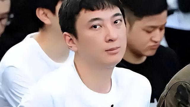 37岁王思聪模样大变，脖子前倾，严重驼背，网友：都是风流惹的祸