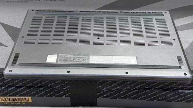 华硕旗下轻薄游戏本典范：14英寸2.8k星云屏，8GB独显随意玩游戏