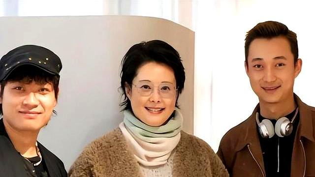 52岁袁立因“发福”焕发新颜，面容变化反而更显美丽