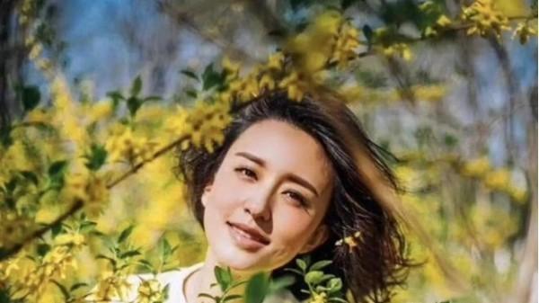 央视女神张蕾：美貌遭非议，离开体制后她过得如何