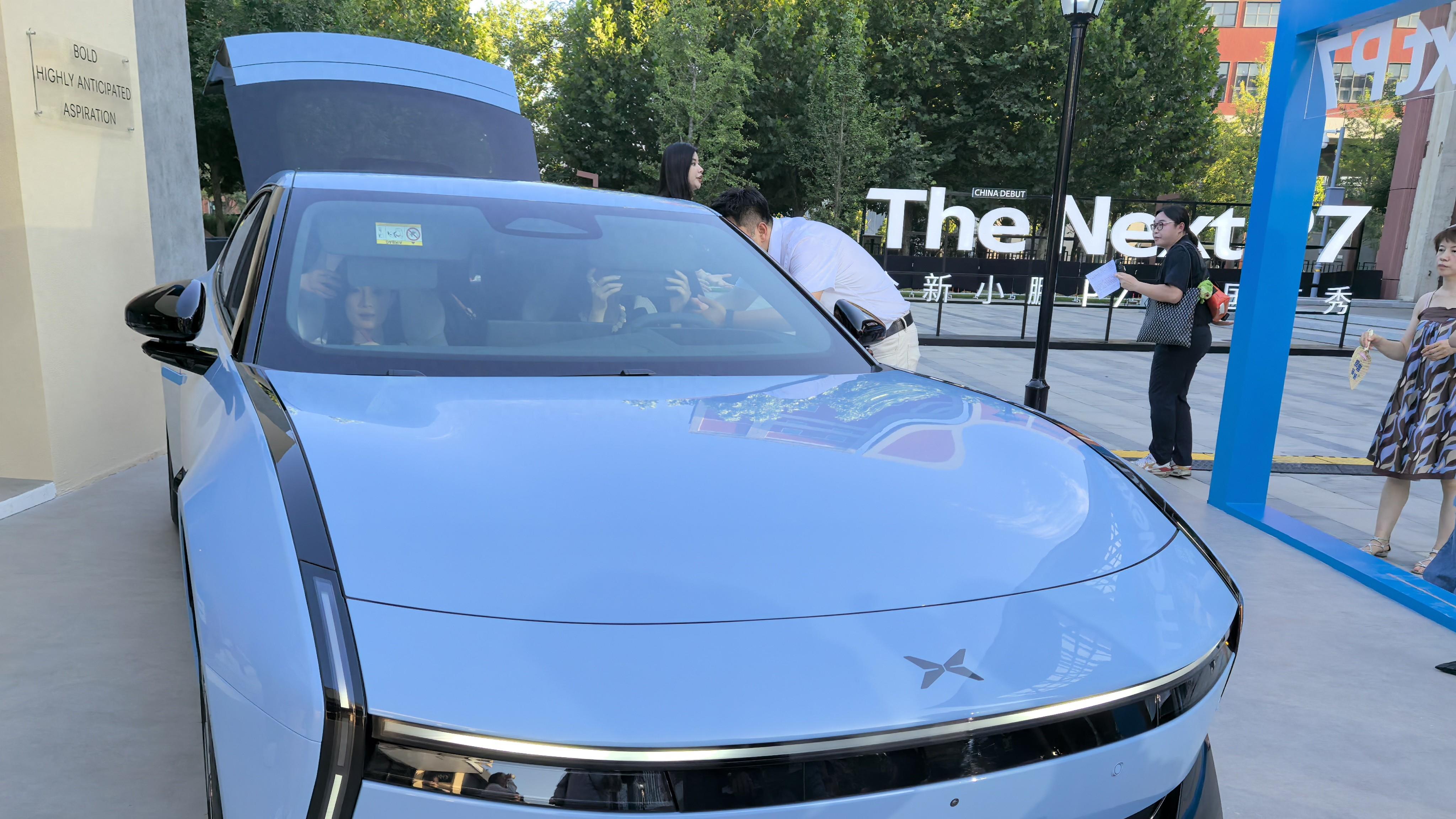 全新小鹏P7爆单，6分37秒订单破万