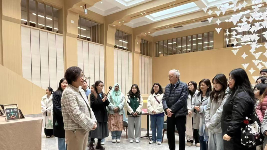 让汉字 “活” 起来 “浙江大学学生汉字创作作品展”正式开幕