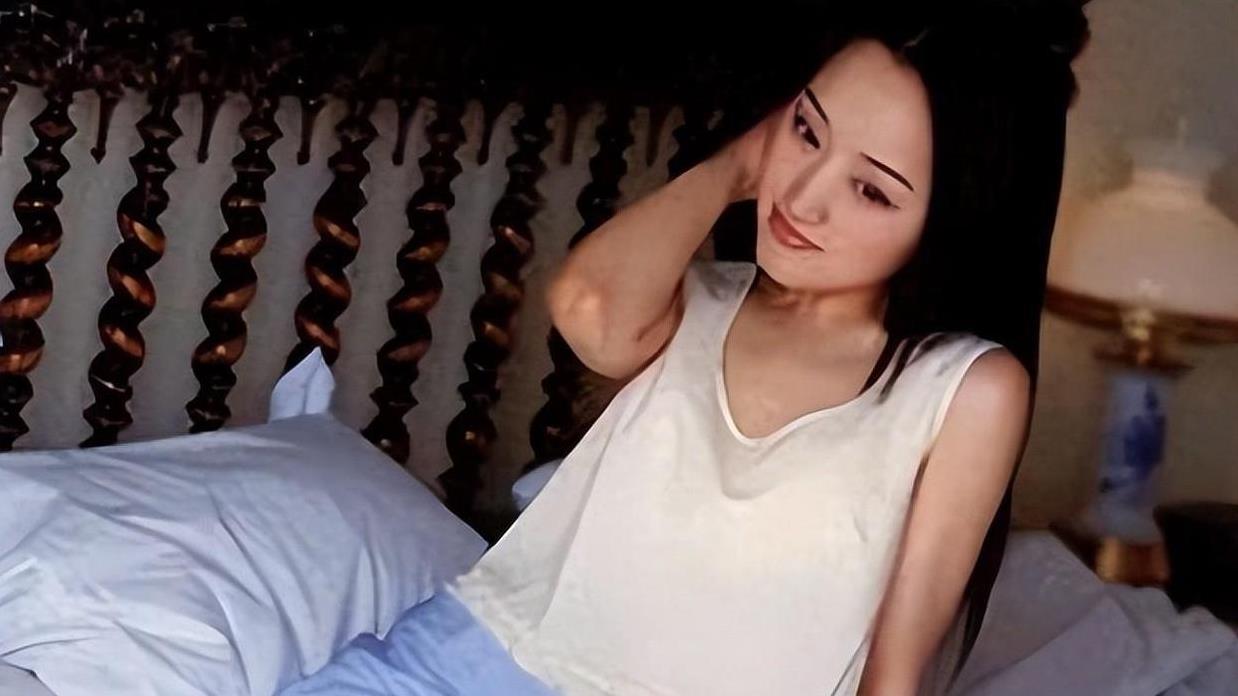 杨钰莹最新照片发布，54岁盛装出席广东音乐界高端活动
