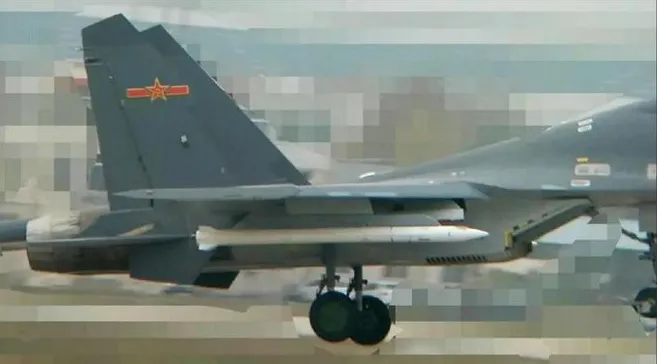 欧美惊慌失色，中国超1000公里的空空导弹试射成功，外媒：超美4倍