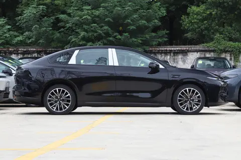 10 万级纯电热门！零跑 B01 凭啥上市就卖爆？深度拆解让你看清真相