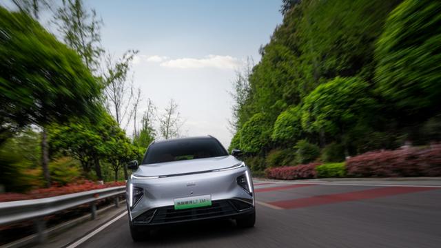 家庭用车无忧之选，银河L7 EM-i让你买得放心、开得安心