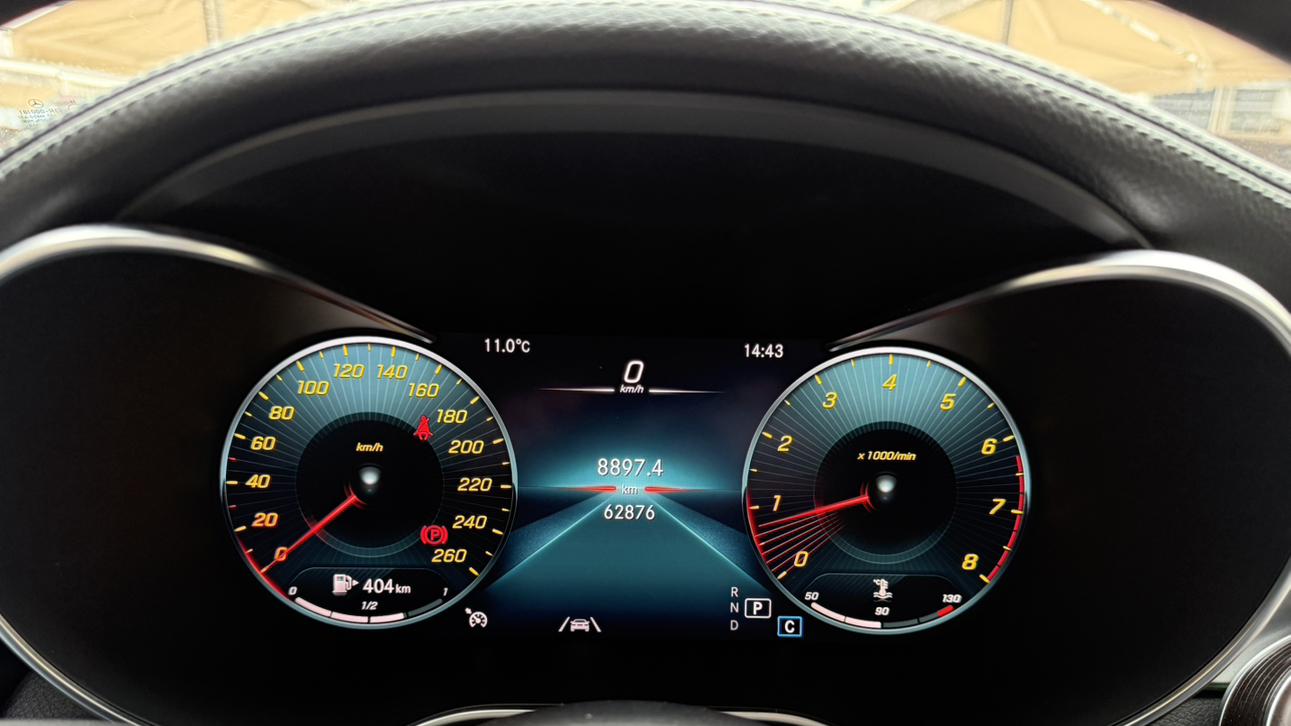 2020款奔驰GLC300，一手准新车，21.98万体验豪华SUV！