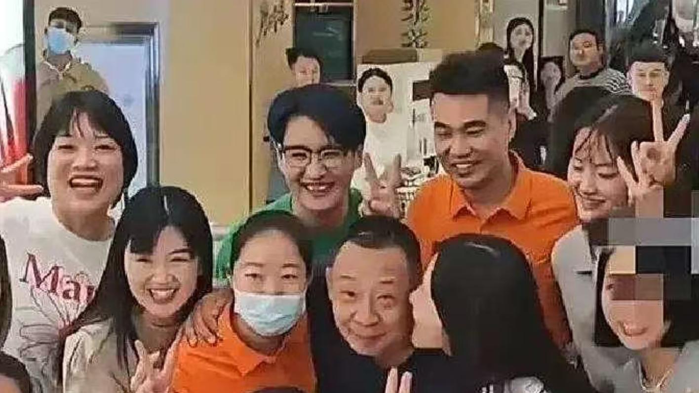 别羡慕胖东来月薪9000，那是站到腿肿换来的!