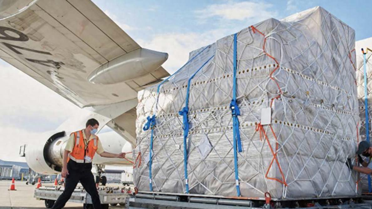 iPhone 17要涨价？川普点火，苹果添柴，你的钱包还好吗？