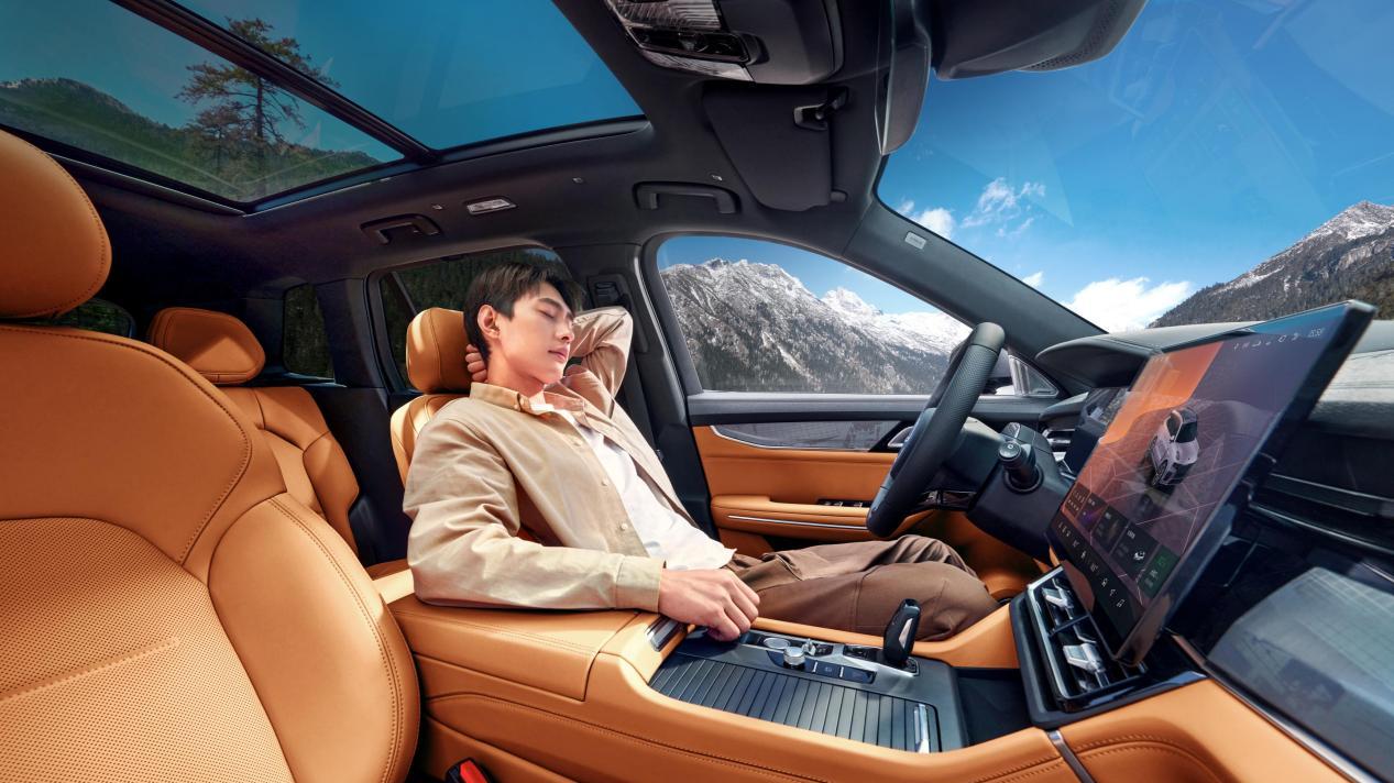 领克09 EM-P四驱Max限时23.58万起，空间大到超乎想象！