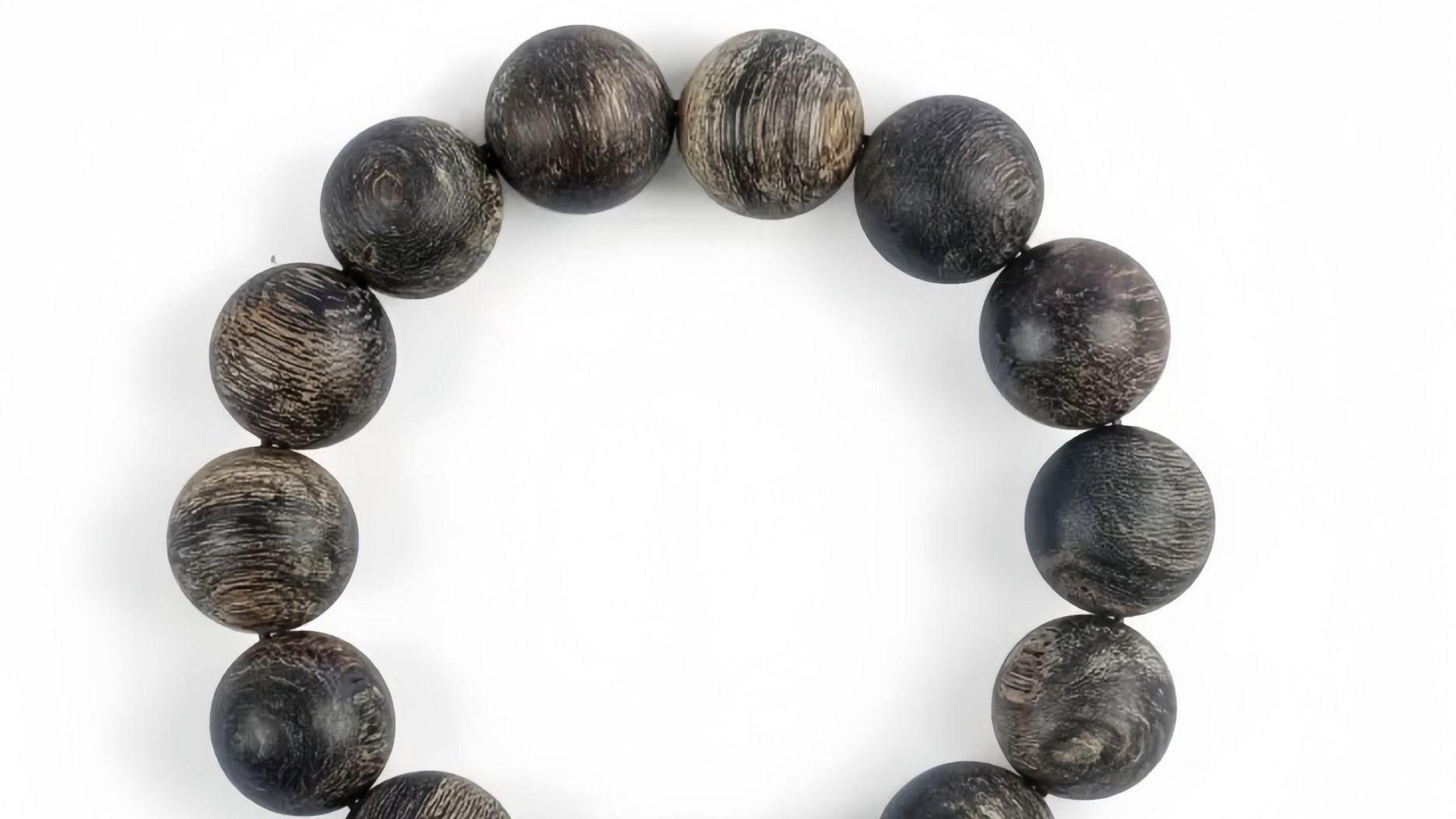 沉香手串为什么那么贵？价格背后的真相来了