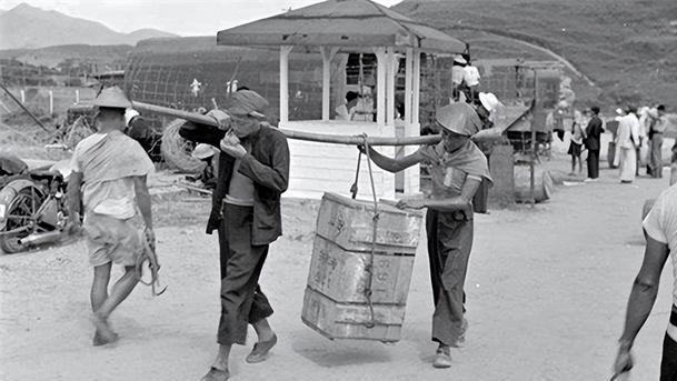 原外交部副部长周南：香港回归前，英国每年拿走上千亿