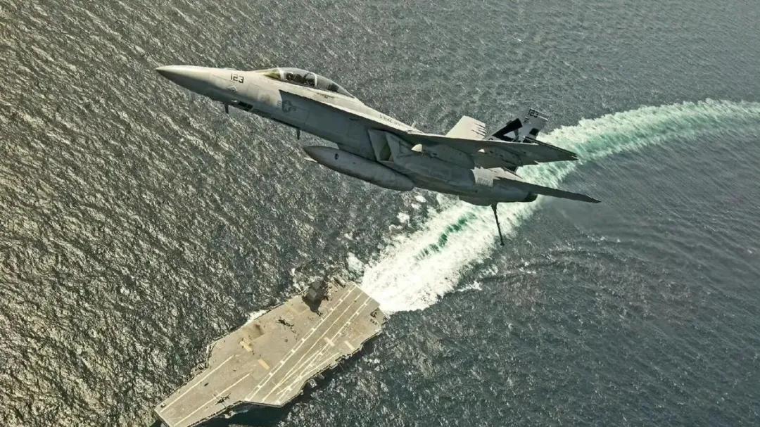 美军 “尼米兹” 号南海连坠两机：退役前的尴尬 “谢幕”