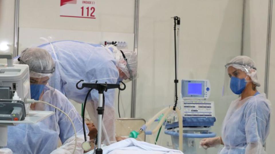 巴西一与妹妹成功接受分离手术的双胞胎之一，在术后仅数月因感染性休克，在圣诞节离世