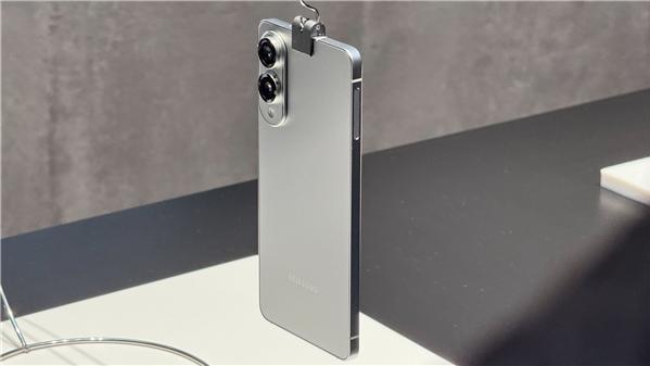 三星 S25 Edge 发布计划延期，昆仑耀华旗舰为新机让路沦为百元机