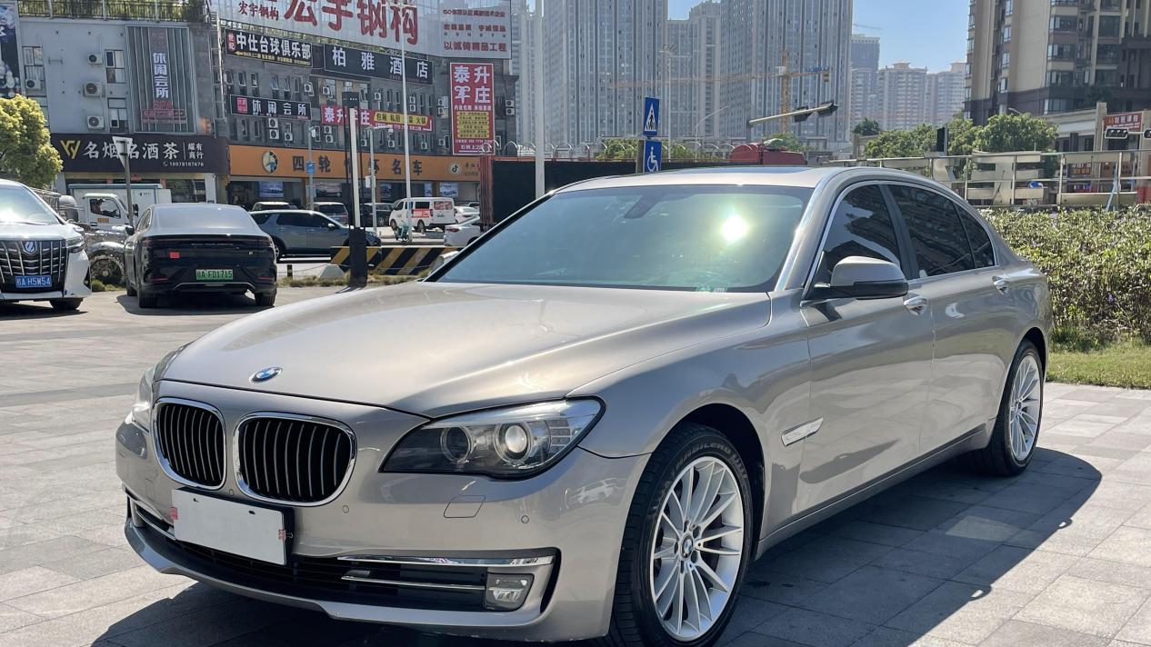 15万公里宝马730Li，曾经的百万豪车如今仅售12.98万！