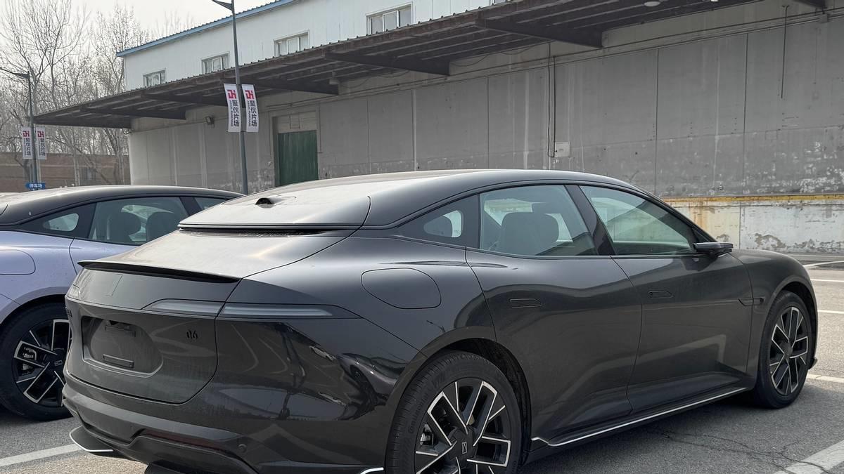 2025年上半年发布！阿维塔 06的实车谍照曝光