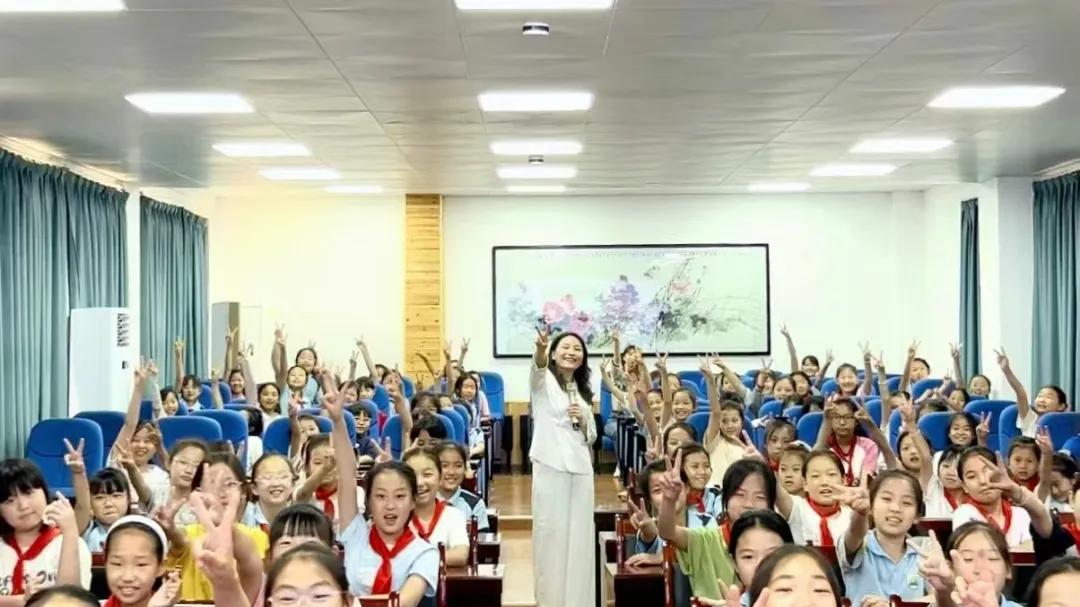 浐灞第二十小学开展青春期心理健康讲座：AI测评助力精准教育