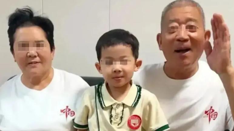 67岁大妈执意生子后瘫痪，他们后悔了？