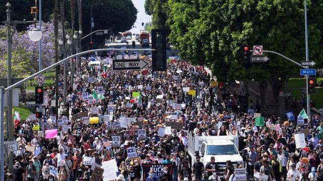 不等中方点头，没达成访华夙愿的特朗普，对中国开出500%加税单？