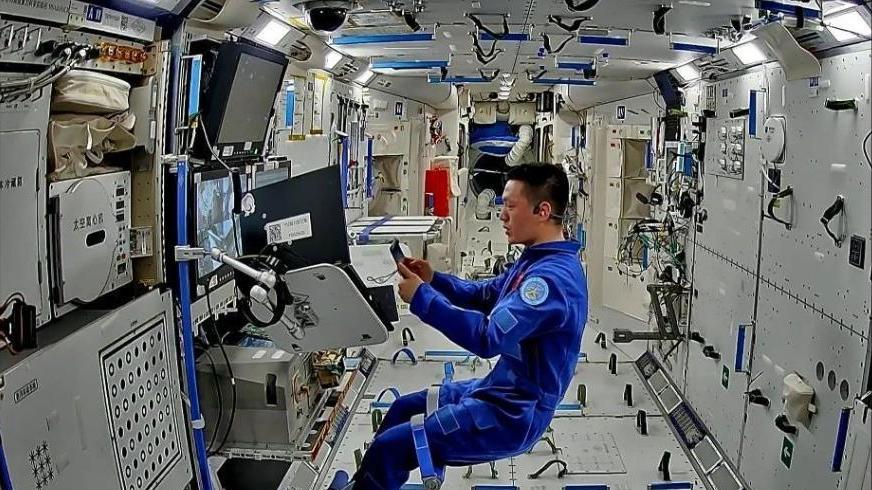 中美宇航员返航状态差距太大，中国宇航员身体大浮肿，美国却很好