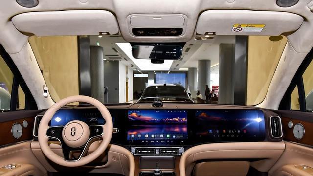 新款问界M9正式上市，起售价46.98万元，标配4颗激光雷达及6座布局