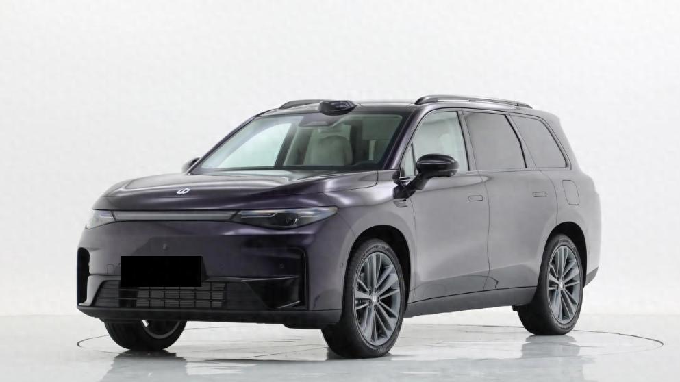 近距离接触零跑C16，标配8295P芯片，价格仅为理想L8一半