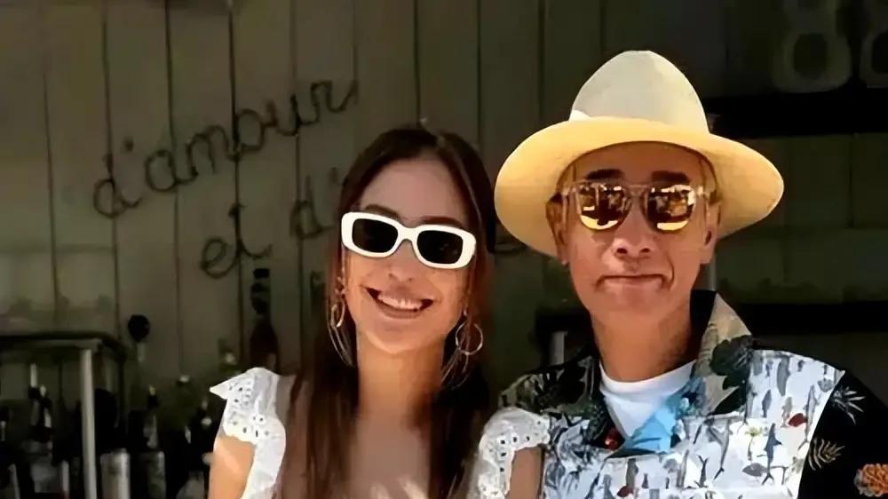 应采儿泳装热舞辣翻三亚！Jasper兄弟沙滩狂奔萌翻网友