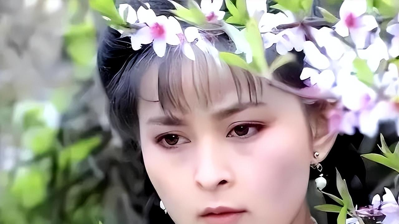 他长得高大帅气，娶黄志忠前妻何音，将继子视如己出，婚后无儿女