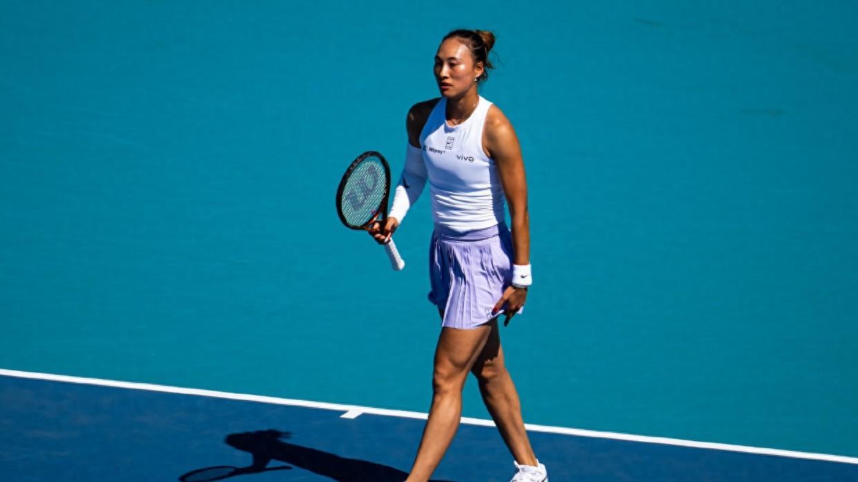 就在今天，郑钦文2-0戴维斯，中国金花赛后收获三个好消息