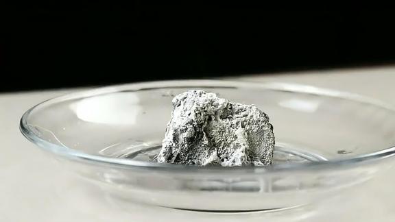 SU7 Ultra事故后起火，小米汽车副总裁回应：副驾驶易燃品起火导致