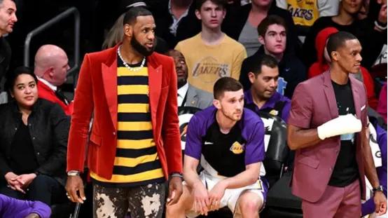 别只拿乔丹压詹姆斯，看完98年公牛你就懂了