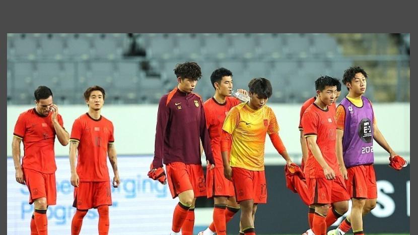 “连寻找热身赛对手都困难”， 中国男足已近乎活动停摆，排名或进一步下滑