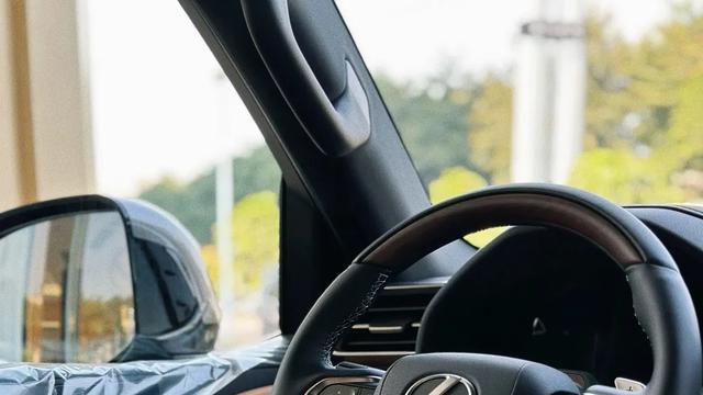 雷克萨斯LX700h豪华与越野的巅峰之作