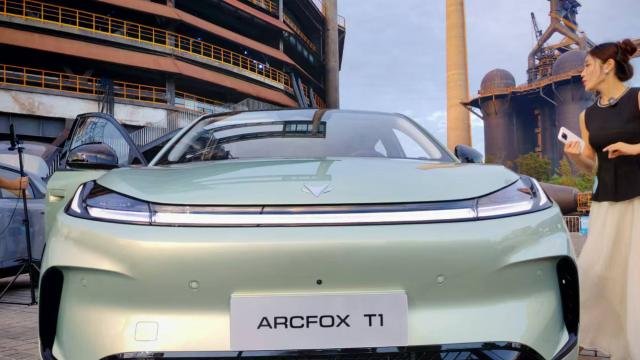 超高得房率，全部座椅都能放平，极狐T1预售6.88万元起