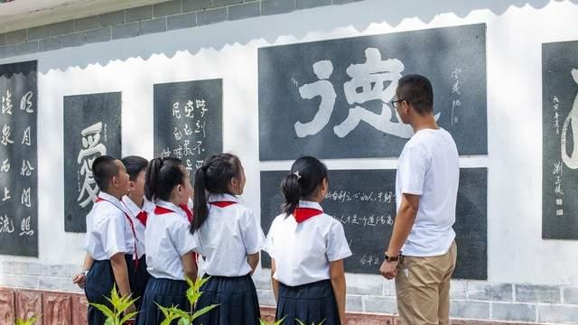 价值引领：让社会主义核心价值观在校园“活”起来