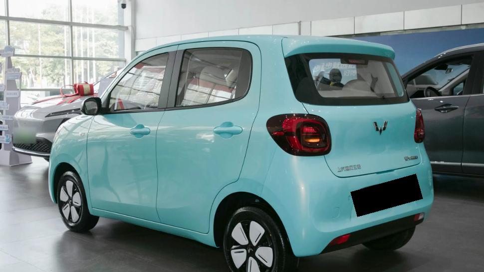 这么多配置有何区别？五菱宏光MINI EV灵活好开，入手顶配不纠结