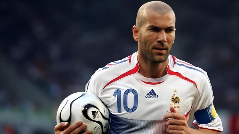 两位体坛巨星会面，樊振东欢乐开怀非常松驰，齐达内眼中充满欣赏