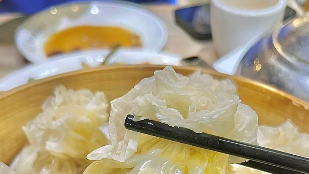 羊肉涮进奶茶锅，蒙餐的神秘魅力藏在哪儿？