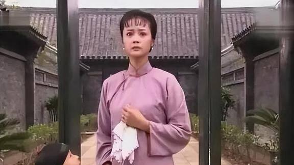 重温《大宅门》，才懂二奶奶临终前不许杨九红戴孝的真实原因