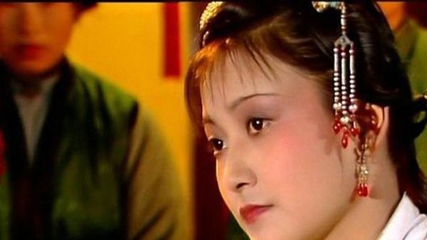 连小厮都轻视、称为“二木头”的迎春，是嫡出还是庶出？