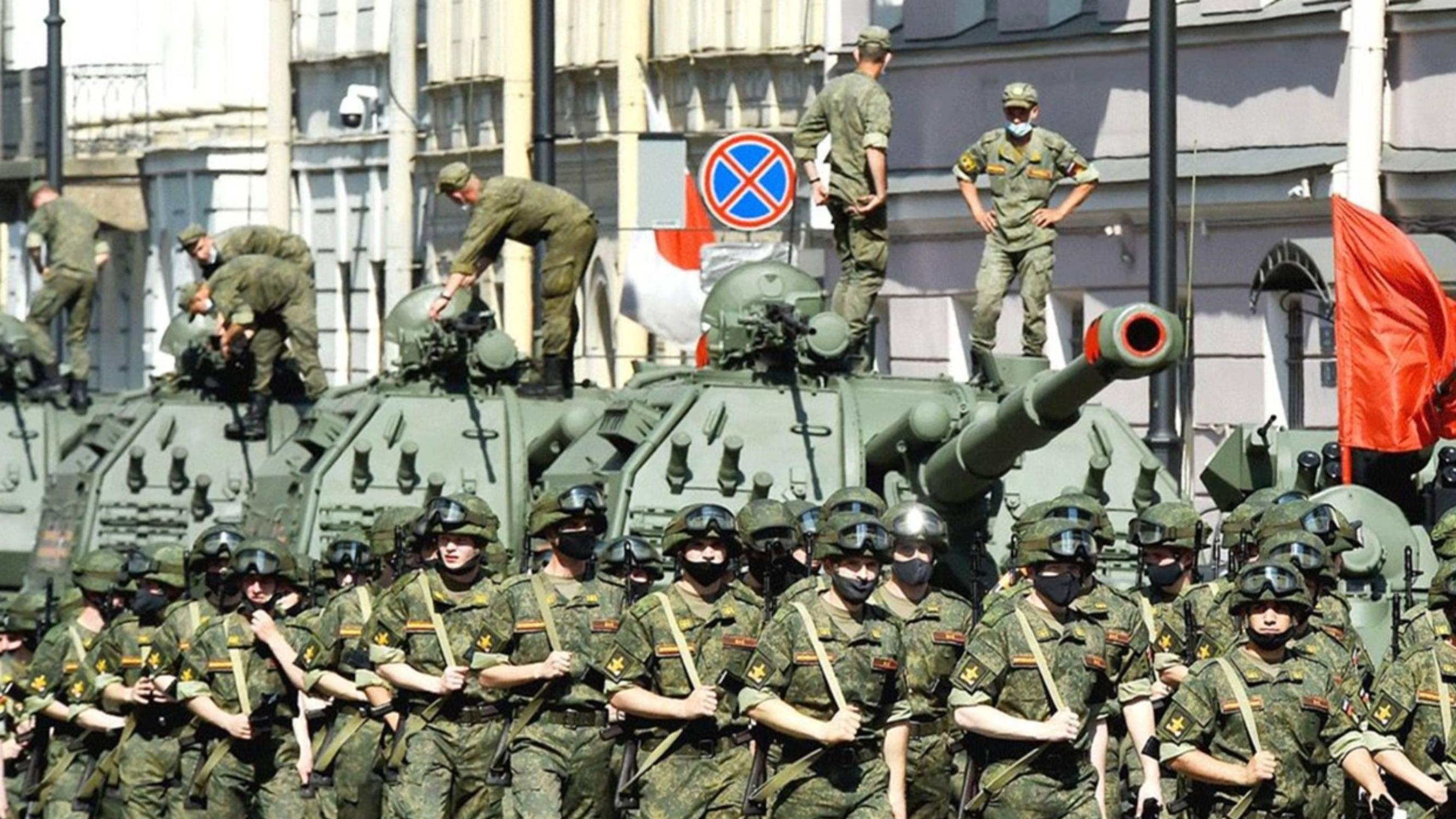 乌军防线正全线崩盘，俄军组了新兵种，美媒预测：乌克兰将在2026年投降！引发国际高度关注