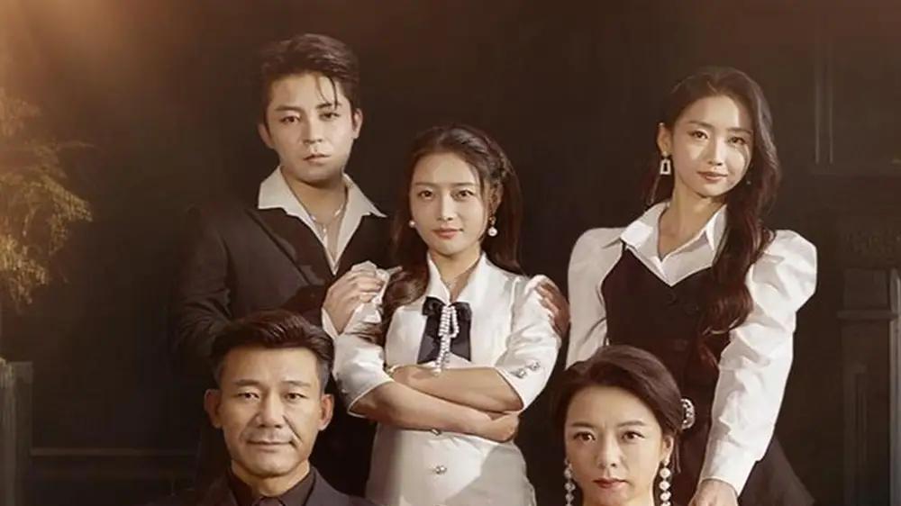 短剧《白蔷薇以身入局》短剧: 白蔷薇勇敢入局，刘思蝶衣陪伴，共赴未知挑战，展现勇气与智慧。